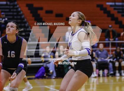 Thumbnail 2 in Hardin vs Warren (UIL Volleyball 3A DII Bi-District) photogallery.