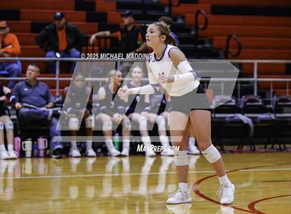 Thumbnail 1 in Hardin vs Warren (UIL Volleyball 3A DII Bi-District) photogallery.