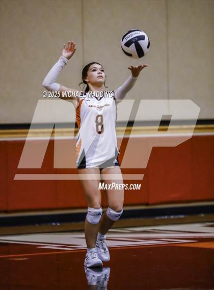 Thumbnail 3 in Hardin vs Warren (UIL Volleyball 3A DII Bi-District) photogallery.