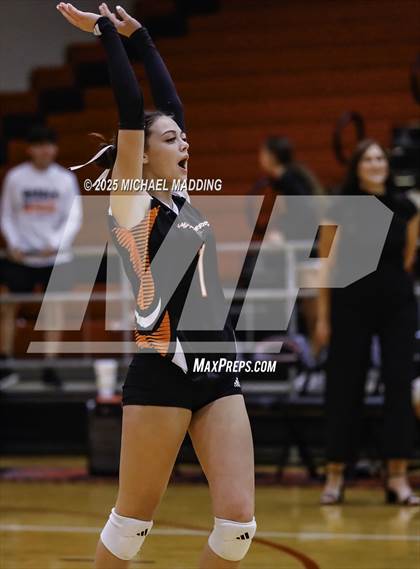 Thumbnail 2 in Hardin vs Warren (UIL Volleyball 3A DII Bi-District) photogallery.