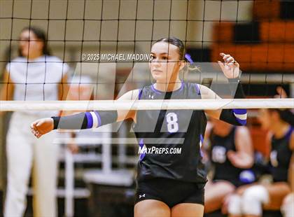 Thumbnail 2 in Hardin vs Warren (UIL Volleyball 3A DII Bi-District) photogallery.