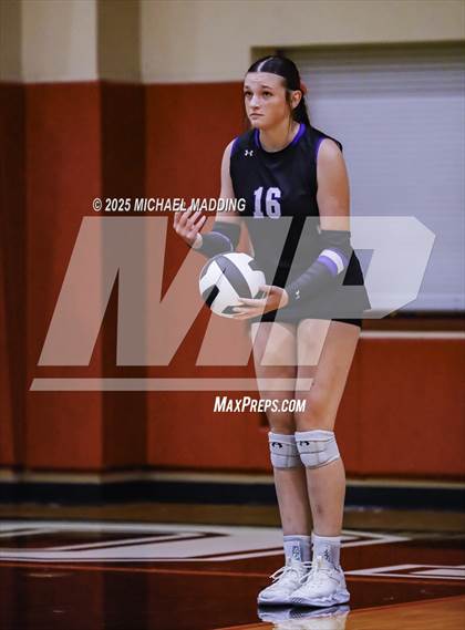 Thumbnail 1 in Hardin vs Warren (UIL Volleyball 3A DII Bi-District) photogallery.