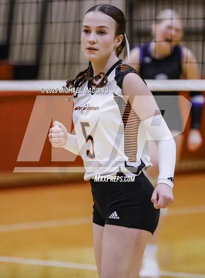 Thumbnail 3 in Hardin vs Warren (UIL Volleyball 3A DII Bi-District) photogallery.
