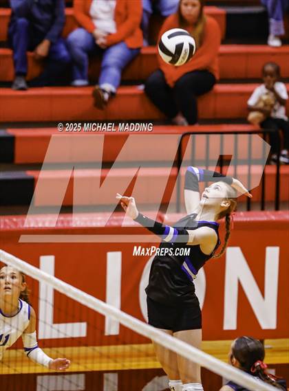 Thumbnail 2 in Hardin vs Warren (UIL Volleyball 3A DII Bi-District) photogallery.