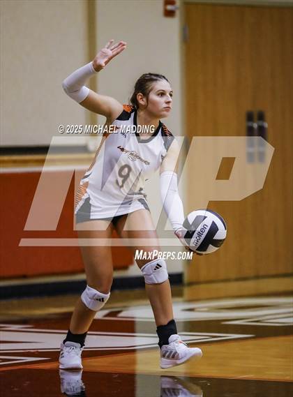 Thumbnail 3 in Hardin vs Warren (UIL Volleyball 3A DII Bi-District) photogallery.