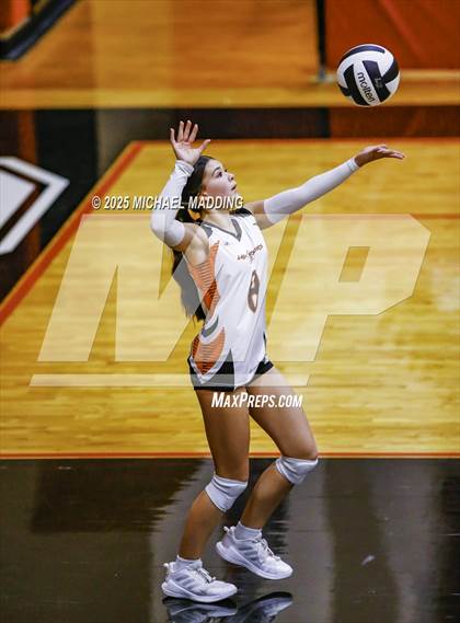 Thumbnail 1 in Hardin vs Warren (UIL Volleyball 3A DII Bi-District) photogallery.