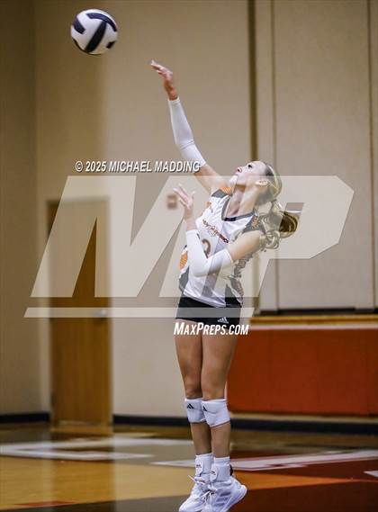 Thumbnail 2 in Hardin vs Warren (UIL Volleyball 3A DII Bi-District) photogallery.