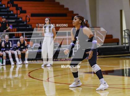 Thumbnail 1 in Hardin vs Warren (UIL Volleyball 3A DII Bi-District) photogallery.