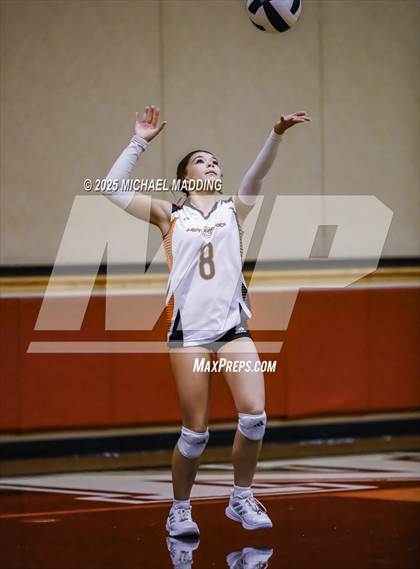 Thumbnail 1 in Hardin vs Warren (UIL Volleyball 3A DII Bi-District) photogallery.