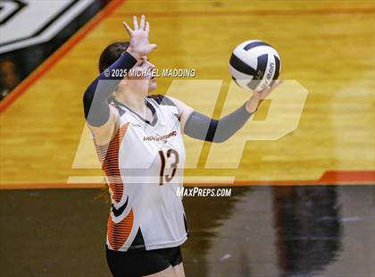 Thumbnail 3 in Hardin vs Warren (UIL Volleyball 3A DII Bi-District) photogallery.