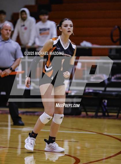 Thumbnail 2 in Hardin vs Warren (UIL Volleyball 3A DII Bi-District) photogallery.