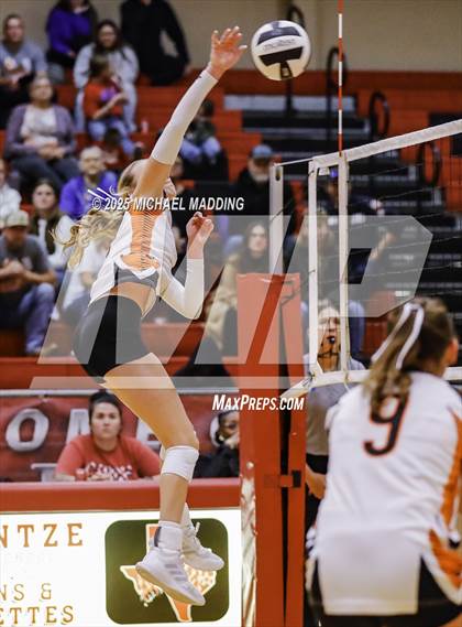 Thumbnail 1 in Hardin vs Warren (UIL Volleyball 3A DII Bi-District) photogallery.