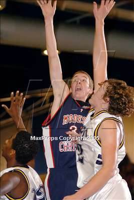 Thumbnail 3 in Modesto Chr. vs. Elk Grove (Hoops for Hungry) photogallery.