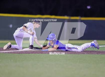 Thumbnail 2 in Corsicana vs. Forney (UIL 5A Bi-District) photogallery.