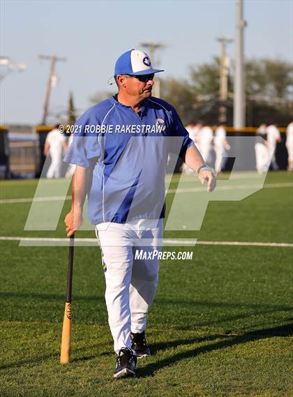 Thumbnail 2 in Corsicana vs. Forney (UIL 5A Bi-District) photogallery.