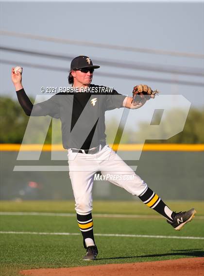 Thumbnail 2 in Corsicana vs. Forney (UIL 5A Bi-District) photogallery.