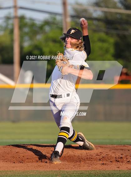Thumbnail 3 in Corsicana vs. Forney (UIL 5A Bi-District) photogallery.