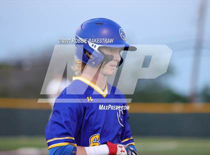 Thumbnail 3 in Corsicana vs. Forney (UIL 5A Bi-District) photogallery.