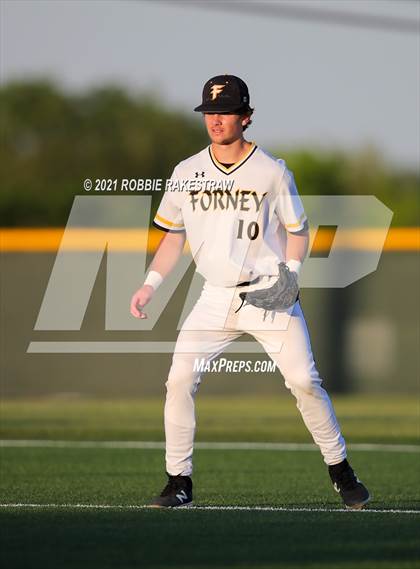 Thumbnail 3 in Corsicana vs. Forney (UIL 5A Bi-District) photogallery.