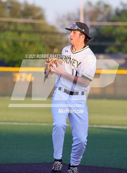 Thumbnail 2 in Corsicana vs. Forney (UIL 5A Bi-District) photogallery.