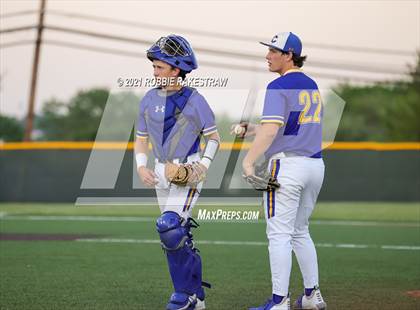 Thumbnail 2 in Corsicana vs. Forney (UIL 5A Bi-District) photogallery.