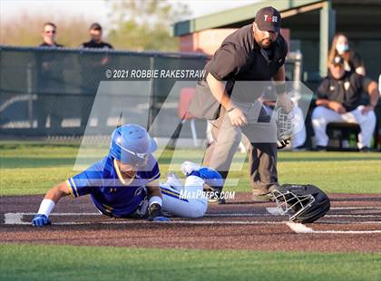 Thumbnail 1 in Corsicana vs. Forney (UIL 5A Bi-District) photogallery.