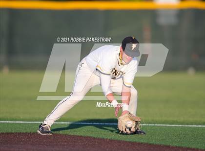 Thumbnail 2 in Corsicana vs. Forney (UIL 5A Bi-District) photogallery.