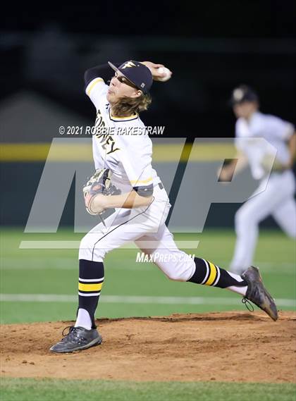Thumbnail 2 in Corsicana vs. Forney (UIL 5A Bi-District) photogallery.