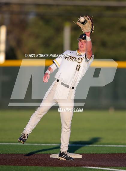 Thumbnail 2 in Corsicana vs. Forney (UIL 5A Bi-District) photogallery.