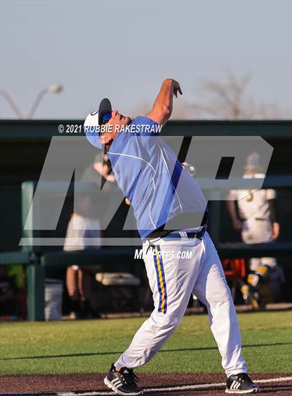 Thumbnail 3 in Corsicana vs. Forney (UIL 5A Bi-District) photogallery.
