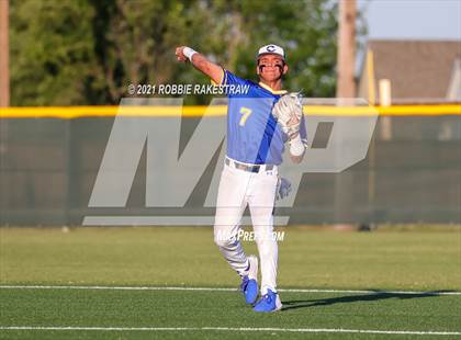 Thumbnail 2 in Corsicana vs. Forney (UIL 5A Bi-District) photogallery.