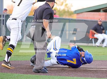 Thumbnail 1 in Corsicana vs. Forney (UIL 5A Bi-District) photogallery.