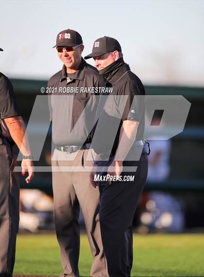 Thumbnail 1 in Corsicana vs. Forney (UIL 5A Bi-District) photogallery.