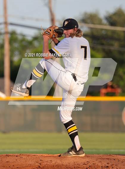 Thumbnail 1 in Corsicana vs. Forney (UIL 5A Bi-District) photogallery.