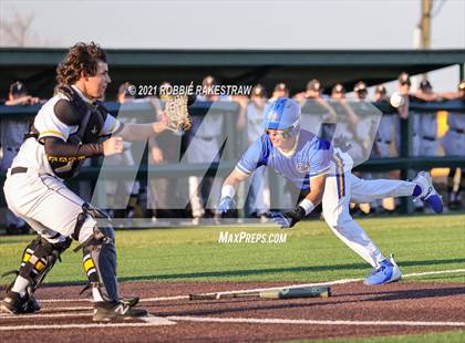 Thumbnail 2 in Corsicana vs. Forney (UIL 5A Bi-District) photogallery.