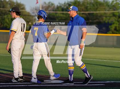 Thumbnail 1 in Corsicana vs. Forney (UIL 5A Bi-District) photogallery.