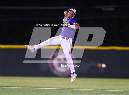 Thumbnail 2 in Corsicana vs. Forney (UIL 5A Bi-District) photogallery.