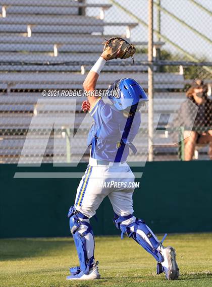 Thumbnail 1 in Corsicana vs. Forney (UIL 5A Bi-District) photogallery.