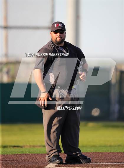 Thumbnail 3 in Corsicana vs. Forney (UIL 5A Bi-District) photogallery.