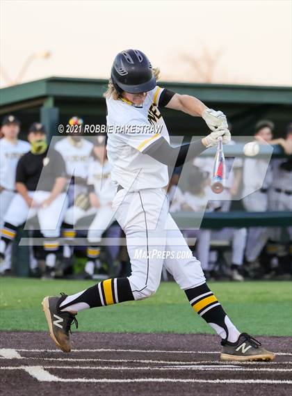 Thumbnail 3 in Corsicana vs. Forney (UIL 5A Bi-District) photogallery.