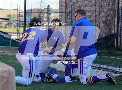 Thumbnail 3 in Corsicana vs. Forney (UIL 5A Bi-District) photogallery.