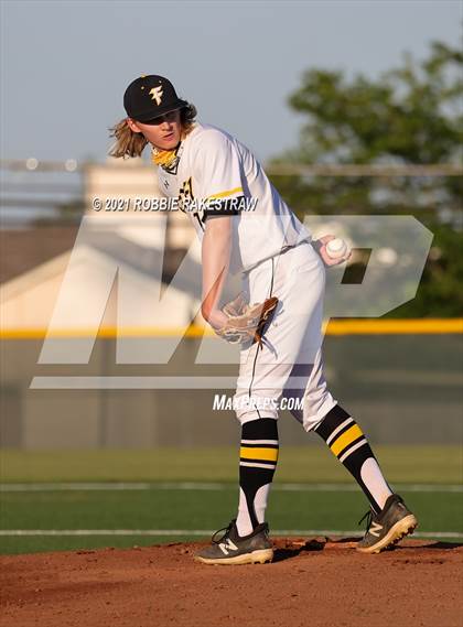 Thumbnail 2 in Corsicana vs. Forney (UIL 5A Bi-District) photogallery.