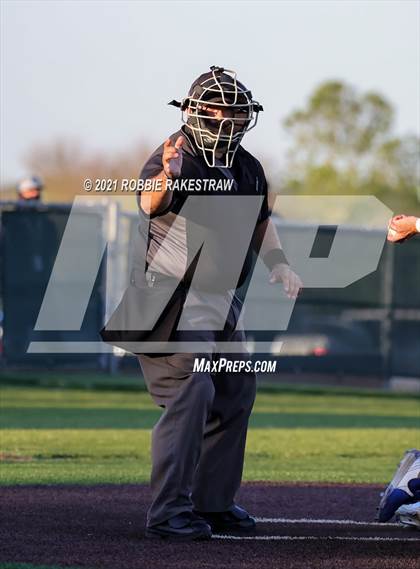 Thumbnail 2 in Corsicana vs. Forney (UIL 5A Bi-District) photogallery.