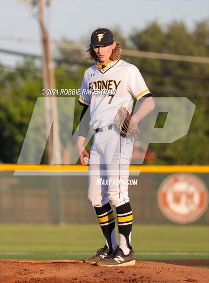 Thumbnail 1 in Corsicana vs. Forney (UIL 5A Bi-District) photogallery.
