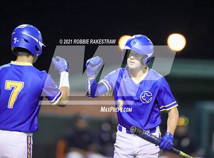 Thumbnail 2 in Corsicana vs. Forney (UIL 5A Bi-District) photogallery.