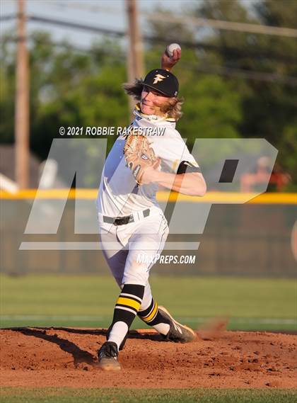 Thumbnail 2 in Corsicana vs. Forney (UIL 5A Bi-District) photogallery.