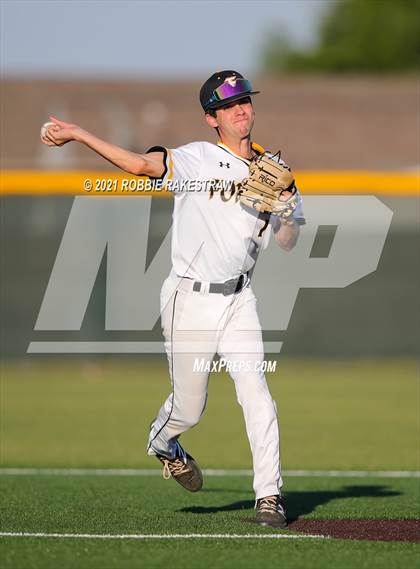 Thumbnail 2 in Corsicana vs. Forney (UIL 5A Bi-District) photogallery.