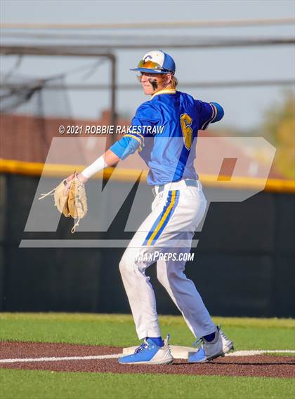 Thumbnail 2 in Corsicana vs. Forney (UIL 5A Bi-District) photogallery.