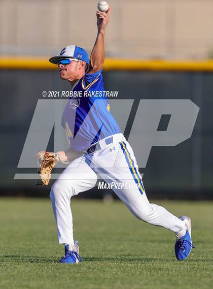 Thumbnail 3 in Corsicana vs. Forney (UIL 5A Bi-District) photogallery.