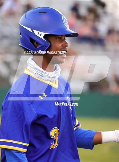 Thumbnail 1 in Corsicana vs. Forney (UIL 5A Bi-District) photogallery.
